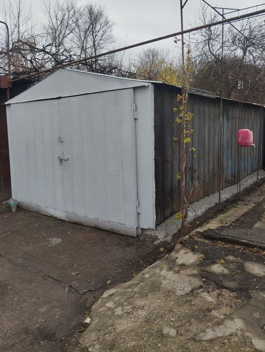 Гараж металевий автокооператив "Політ"