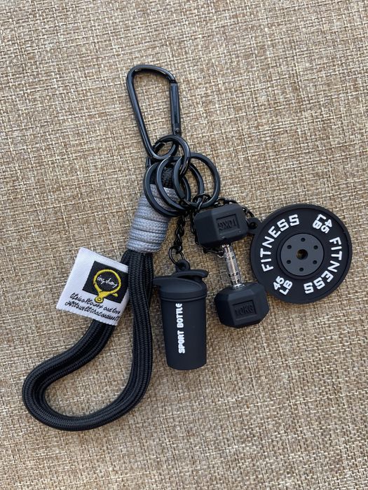 Фітнес брелок з гантелею і пляшечкою
