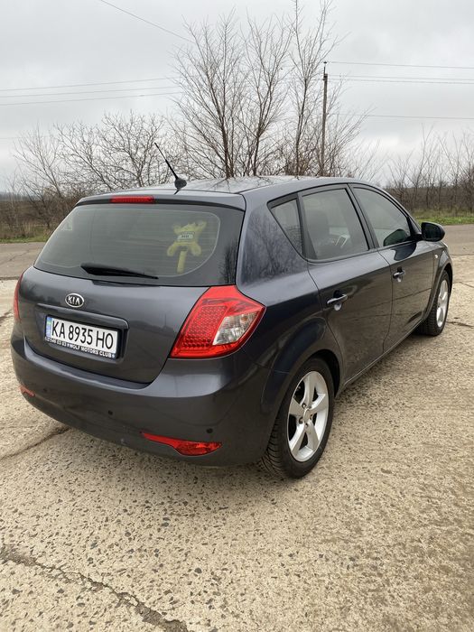 Продаю автомобіль KIA ceed