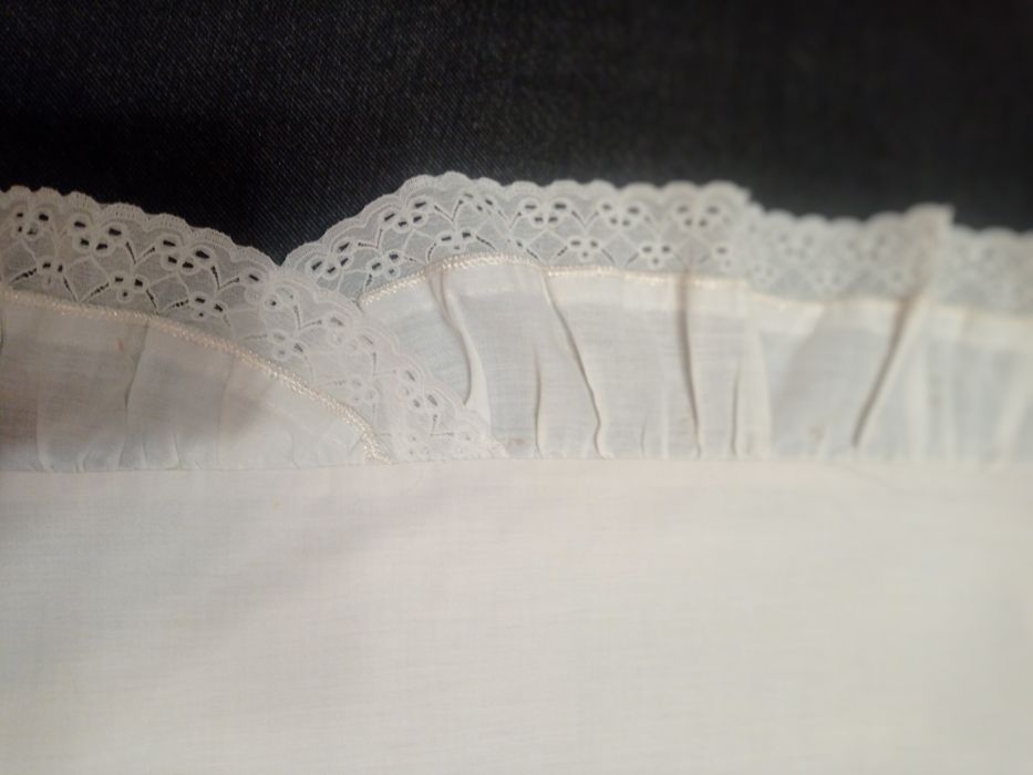 Наволочка з рюшами ,мереживом і вишивкою