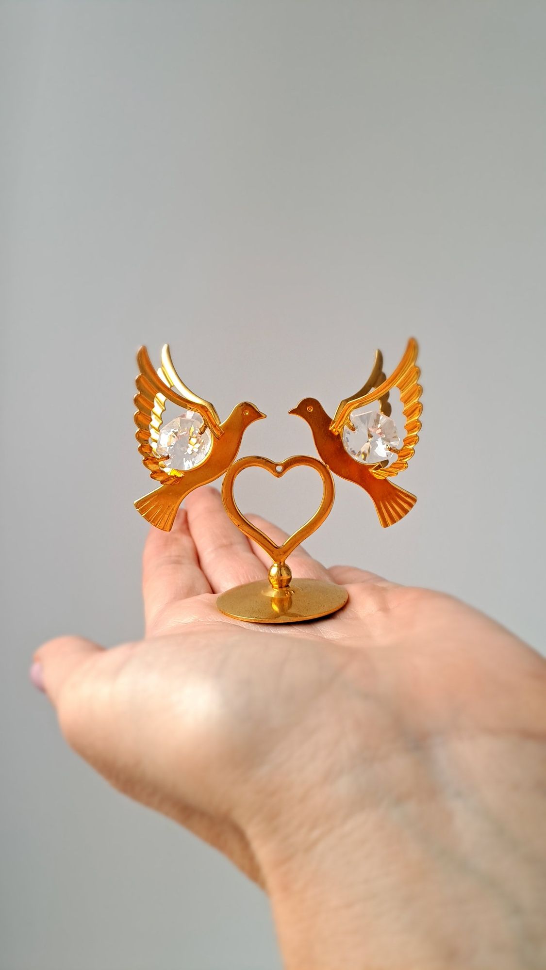 Figurka Para gołębi kolekcjonerska pozłacana z kryształkami Swarovski