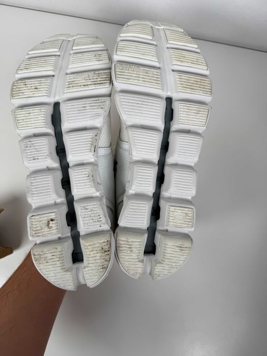 On Running Cloud białe r. 42 (Używane)