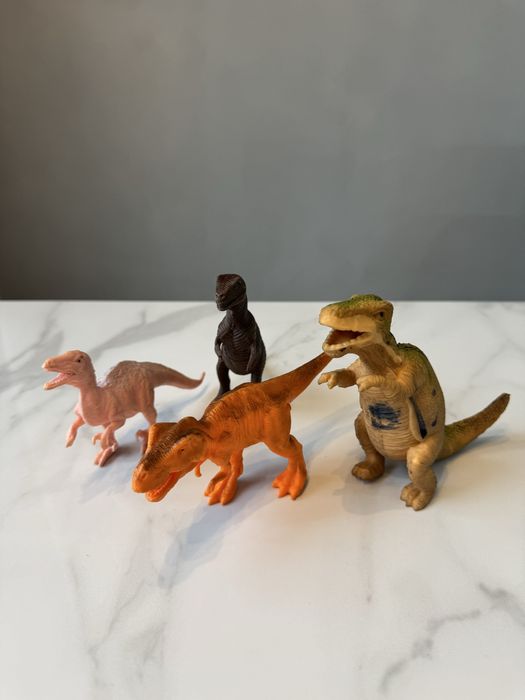 Продам динозаврів 120 грн/лот