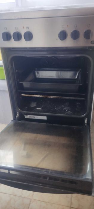 Fogão vitrocerâmica Zanussi ZCV550G1XA de 500 mm