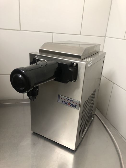 Sanomat, maszyna do bitej śmietany, śmietaniara