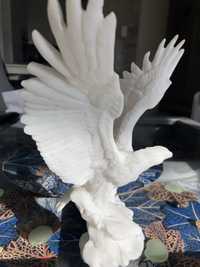 Figurka orła z alabastru