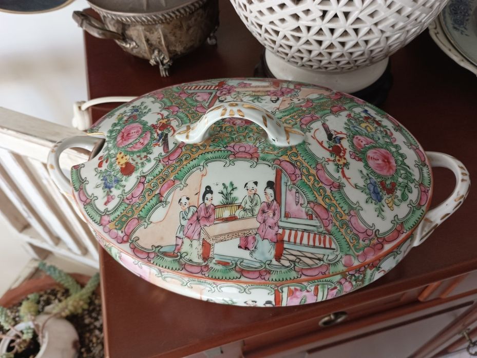 Lindíssima Terrina antiga, Mandarim Figuras