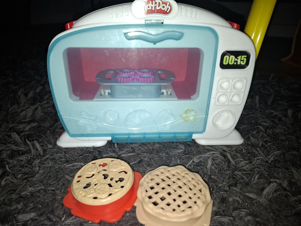Play Doh piekarnik kuchenka z światełkiem i dźwiękiem.