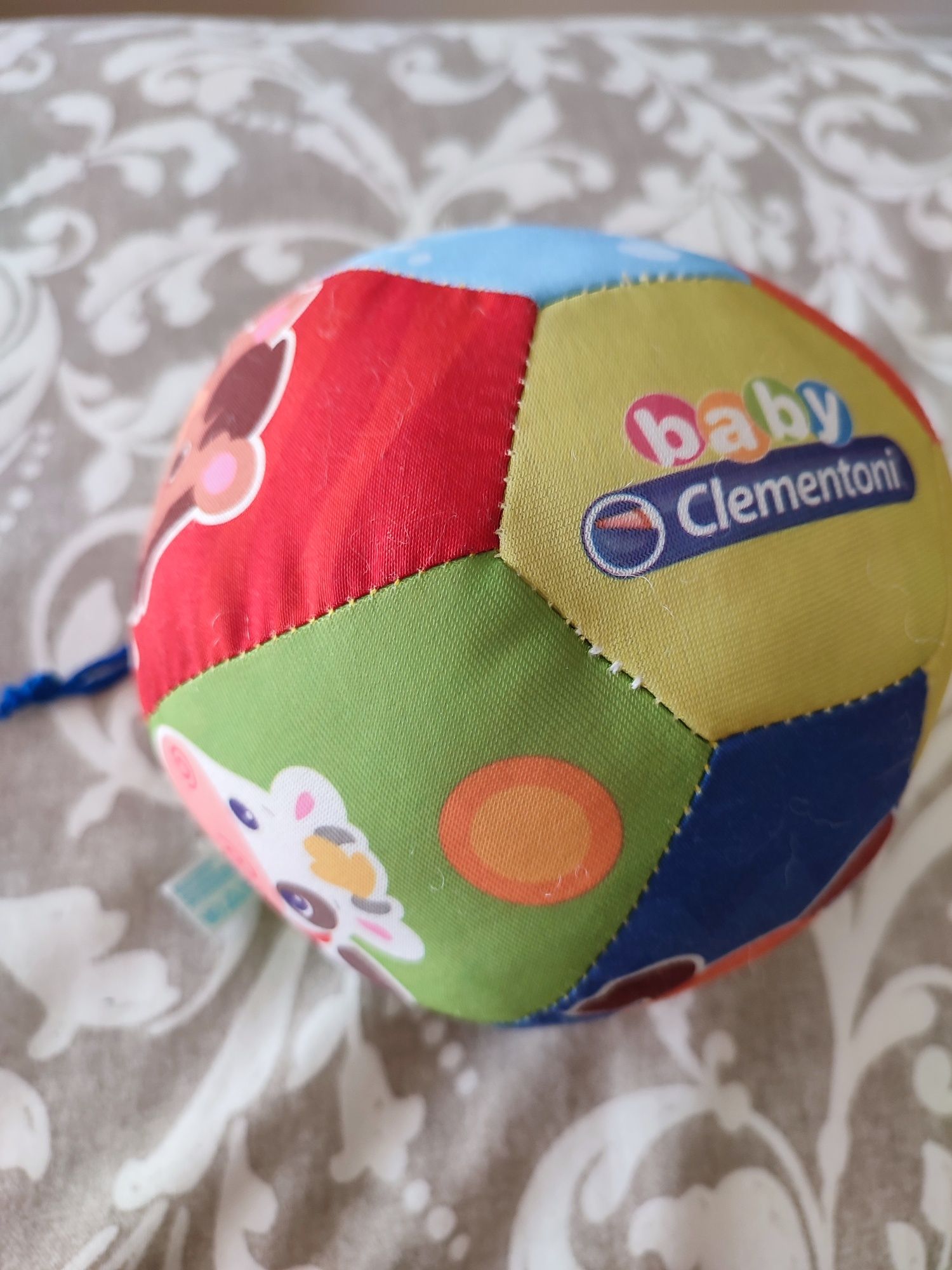 Bola de tecido com sons de animais da baby Clementoni