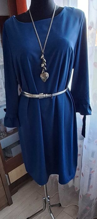 Świetna granatowa sukienka, prosta i elegancka
