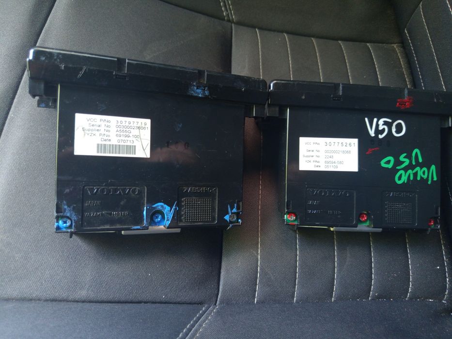 Дисплей штатного радіо.