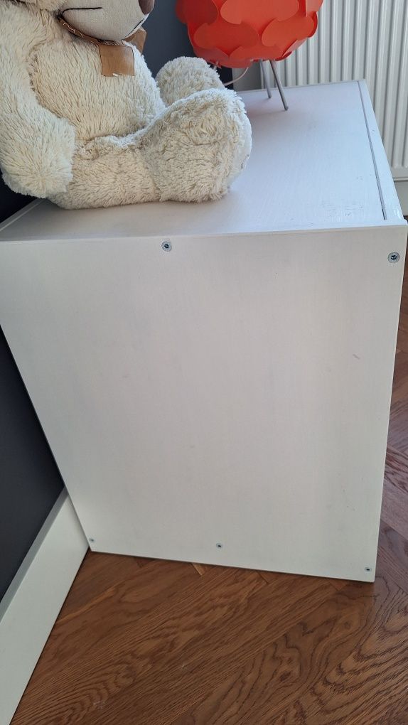 Ikea Trofast sosnowy malowany na biało z pojemnikami