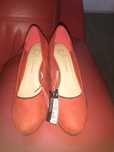 Sapatos de senhora novos