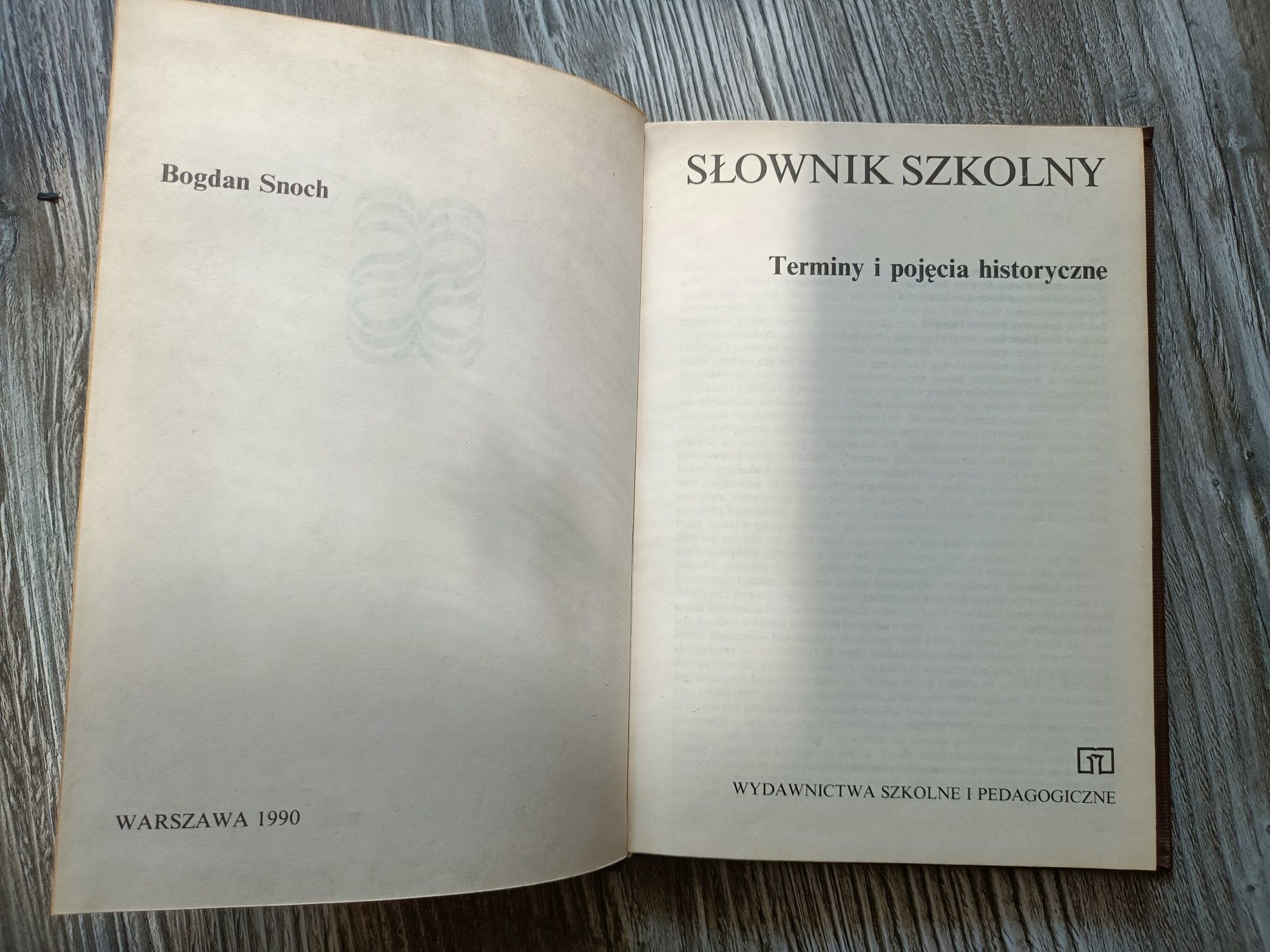 Słownik szkolny terminy i pojęcia historyczne 1990