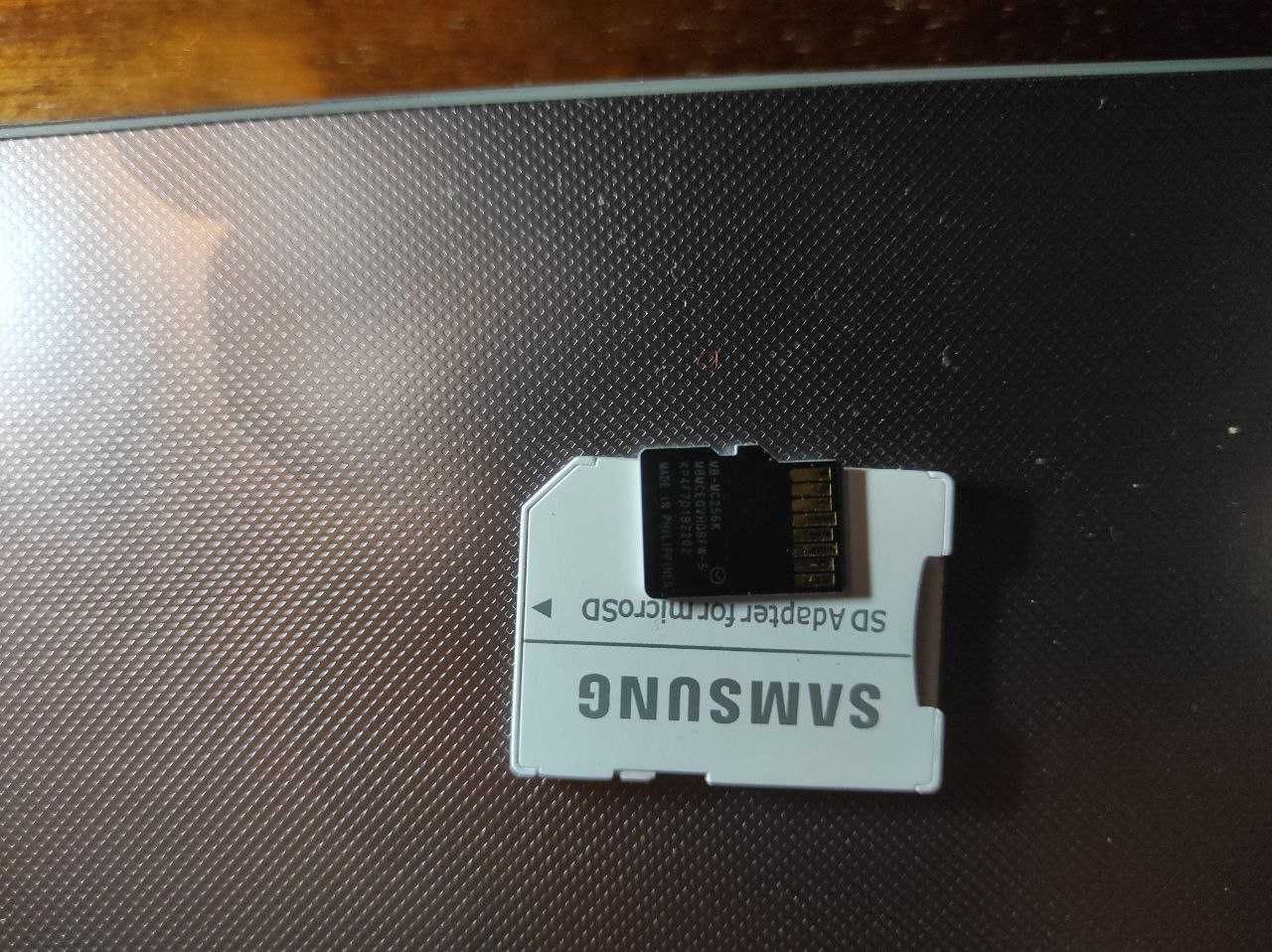 Карта пам'яті Samsung EVO Plus MicroSDXC 256GB U3 A2 V30 + SD адаптер