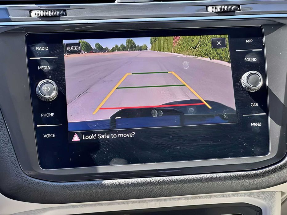 Volkswagen Tiguan      2022