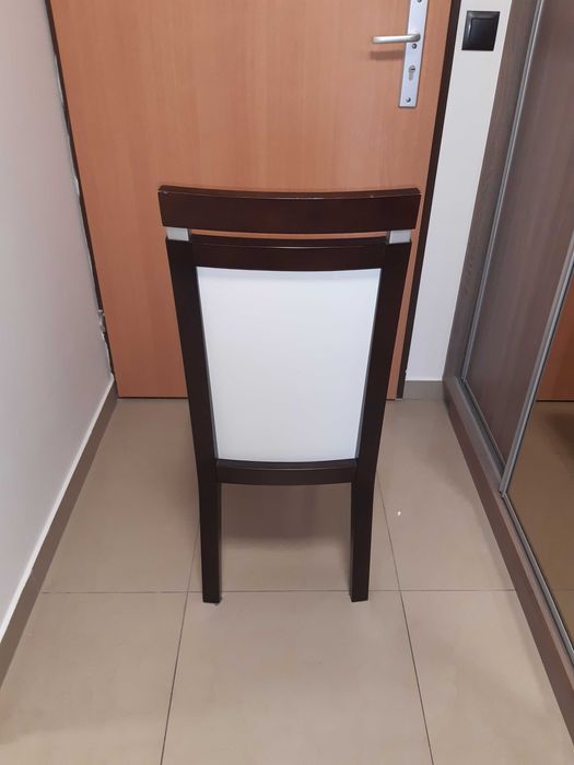 Sprzedam komplet 6 krzeseł do stołu – eleganckie, idealne do salonu