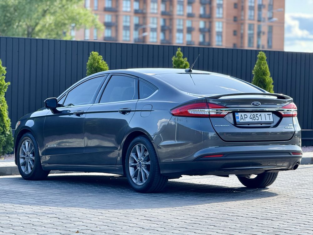 Ford Fusion Hybrid в идеальном состоянии