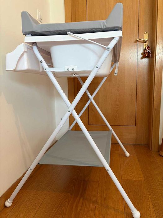 Banheira com trocador dobrável para bebé — como nova