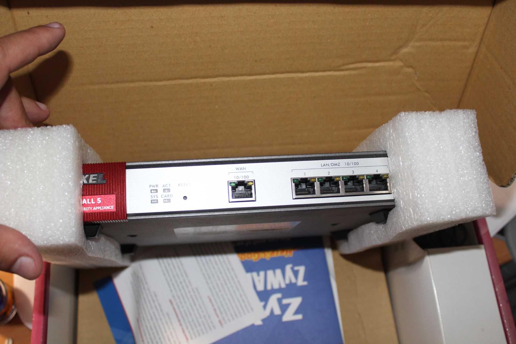 Zyxel ZyWALL 5 - Firewall e VPN de Alto Desempenho