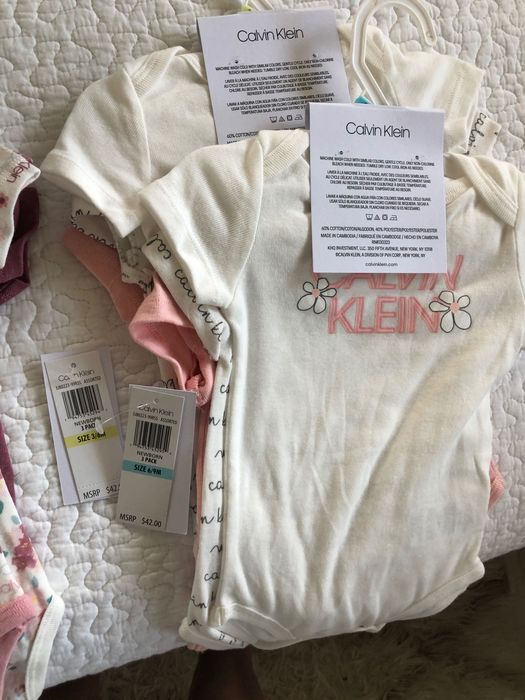 Calvin Klein komplet 3 czesci na 3 - 6 m lub 6 - 9 miesiecy