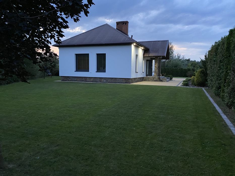 Sprzedam dom wolnostojący wraz z budynkiem gospodarczym