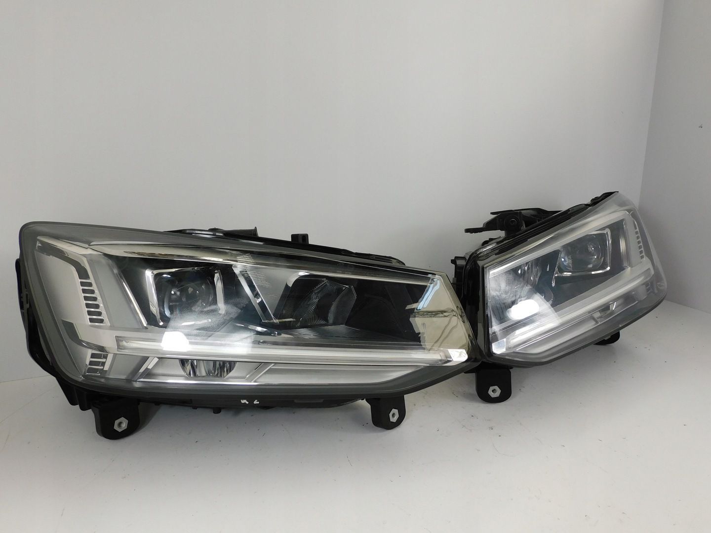 AUDI Q2 81A LAMPA PRAWA LEWA FULL LED 81A941034 81A941033