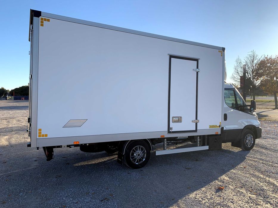 Wynajem Busa Dostawczego, Wynajem busa Kontener Iveco 10EP Warszawa