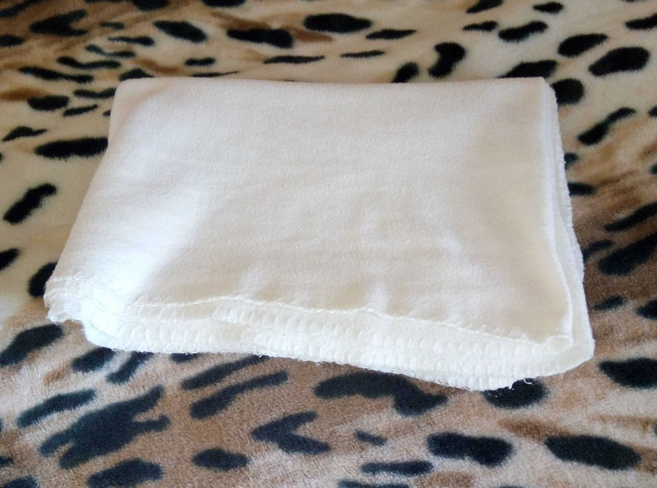 Невеликий флісовий плед 156*106см