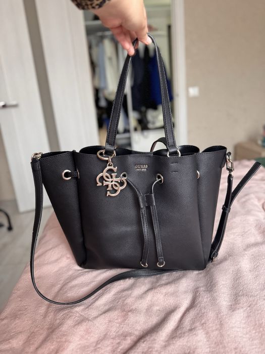 Сумка бренду guess