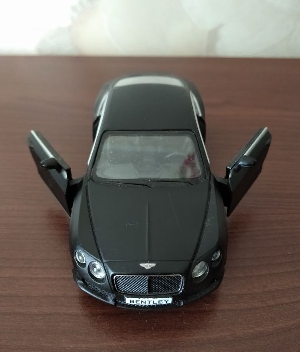 Масштабная литая модель Bentley Continental CT V8 (12 ,5 см)