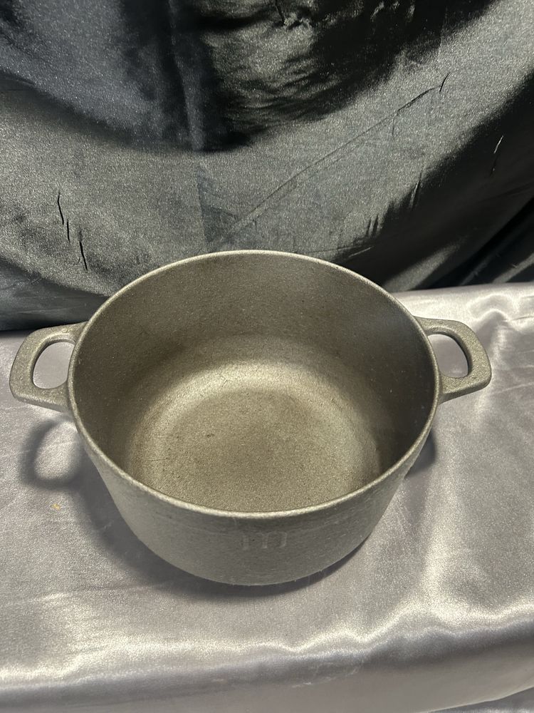 Garnek żeliwny POLARIS – 2,5 l – wypiaskowany i zabezpieczony