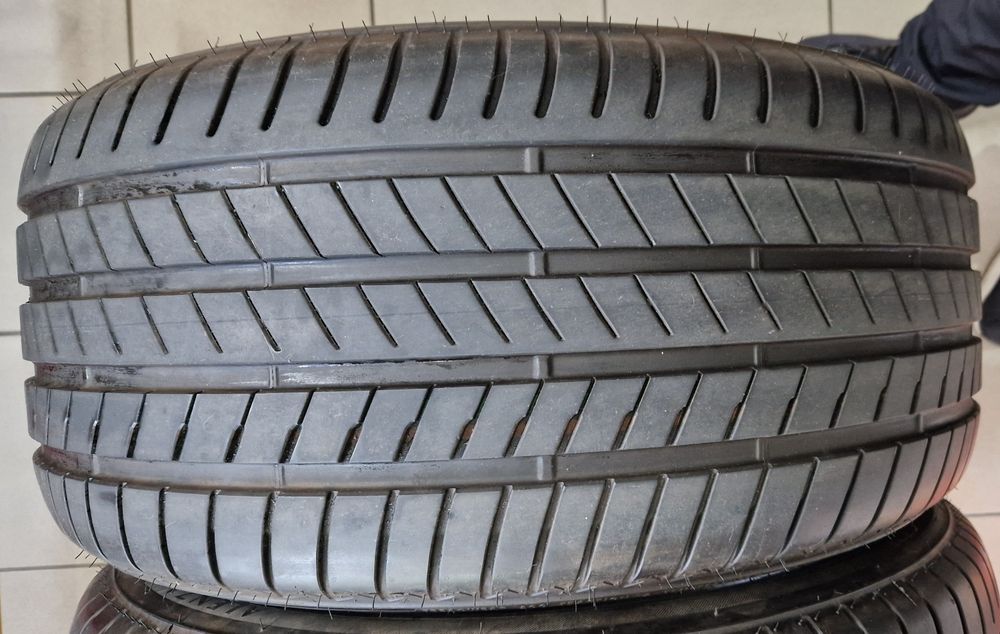 Bridgestone Alenza 001 305/40R20 48.20r.