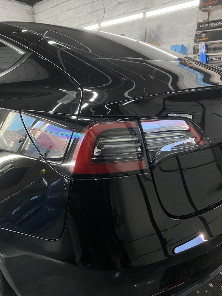 Tesla Model 3 2023 року Rest