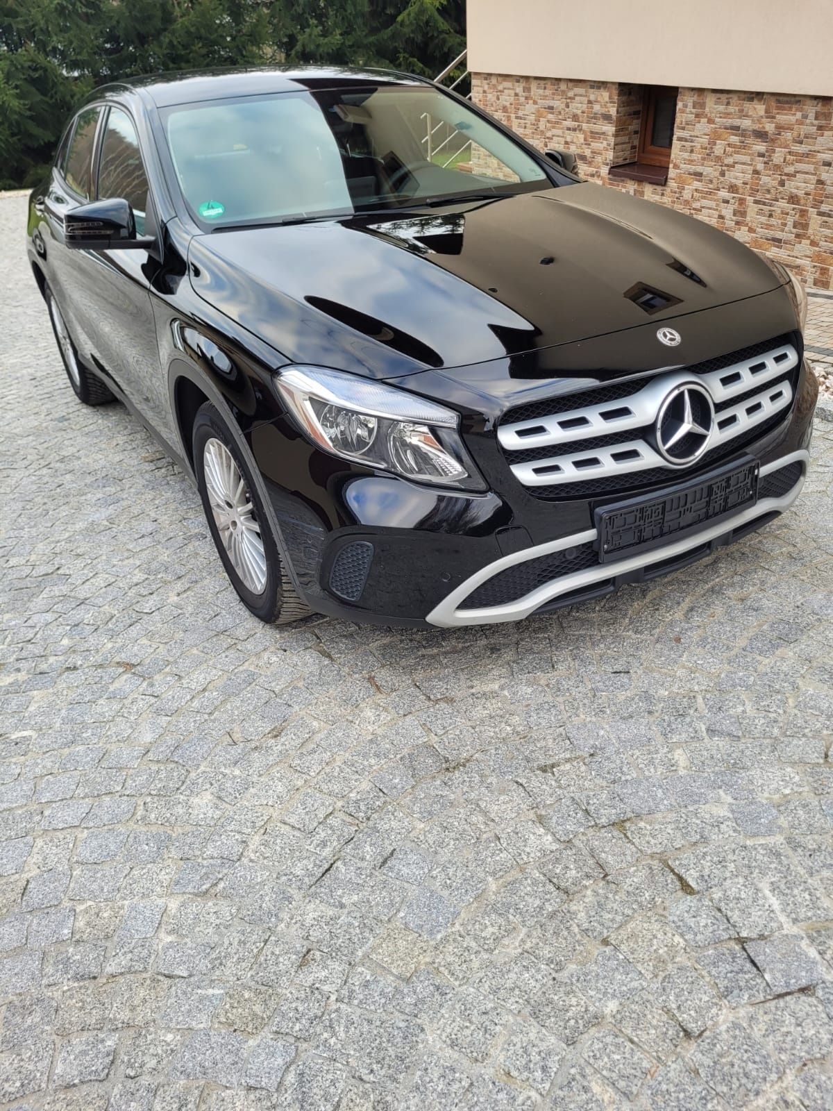 Mercedes - Benz  GLA 180 d