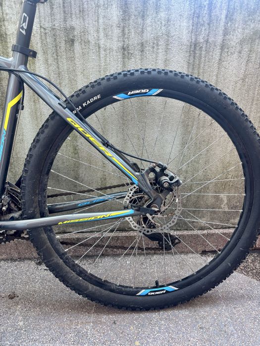 Bicicleta de Montanha QUER 29 – Bom Estado