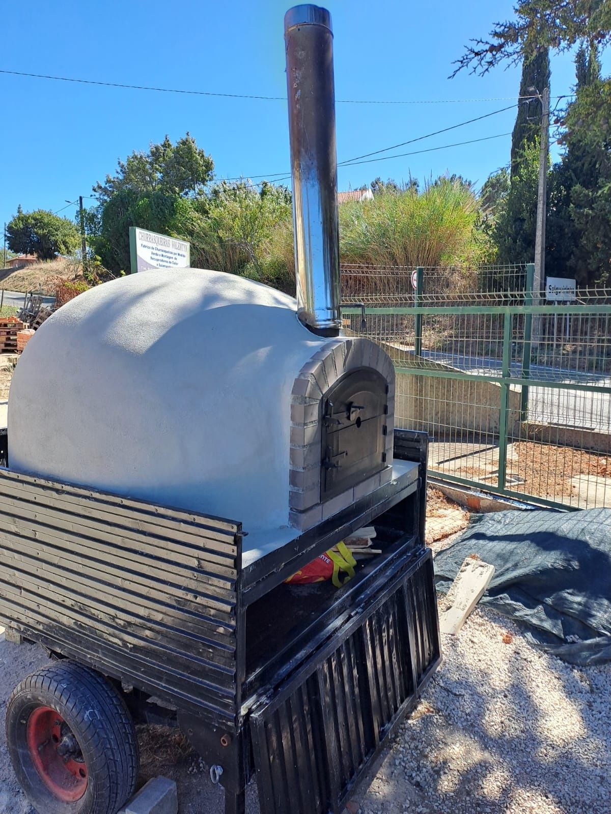 Forno a lenha no atrelado