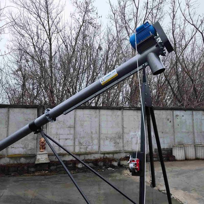 Шнековый погрузчик. Транспортер зерна. Винтовой конвейер. Шнек