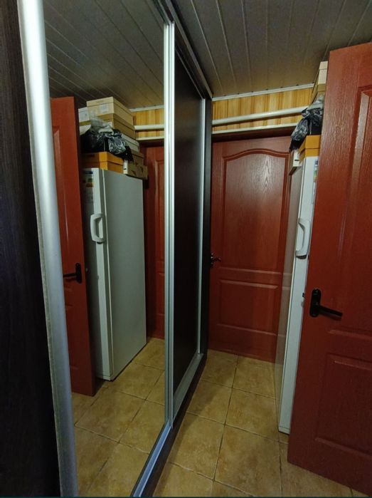 Продаж окремо стоячого будинку зі зручностями і ремонтом .