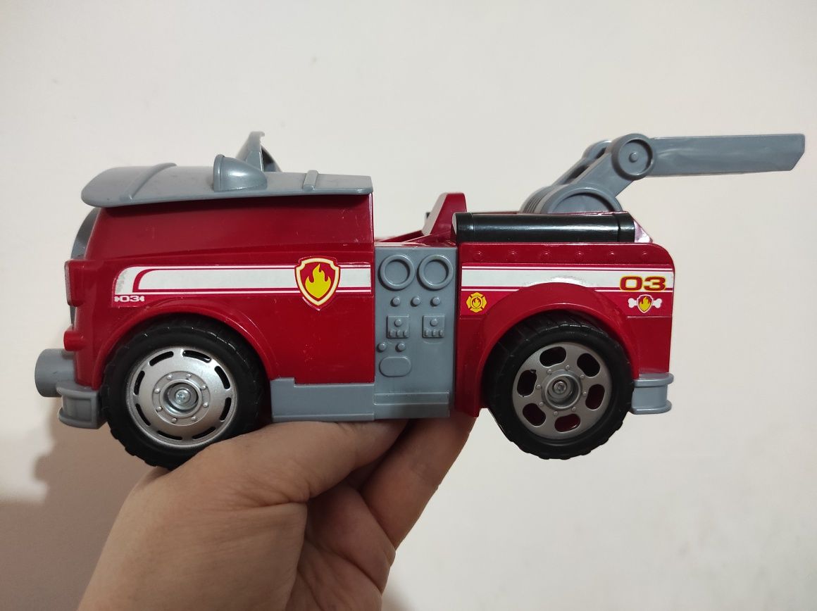 Wóz strażacki -Psi Patrol transformujący .
