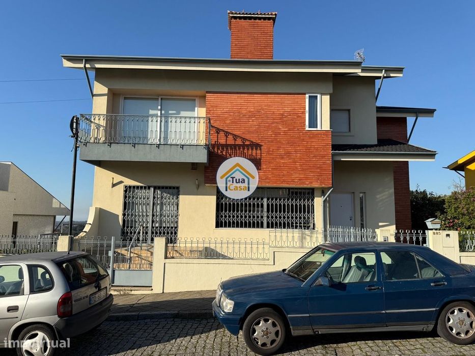 Moradia T4 com 4 frentes - Grijó