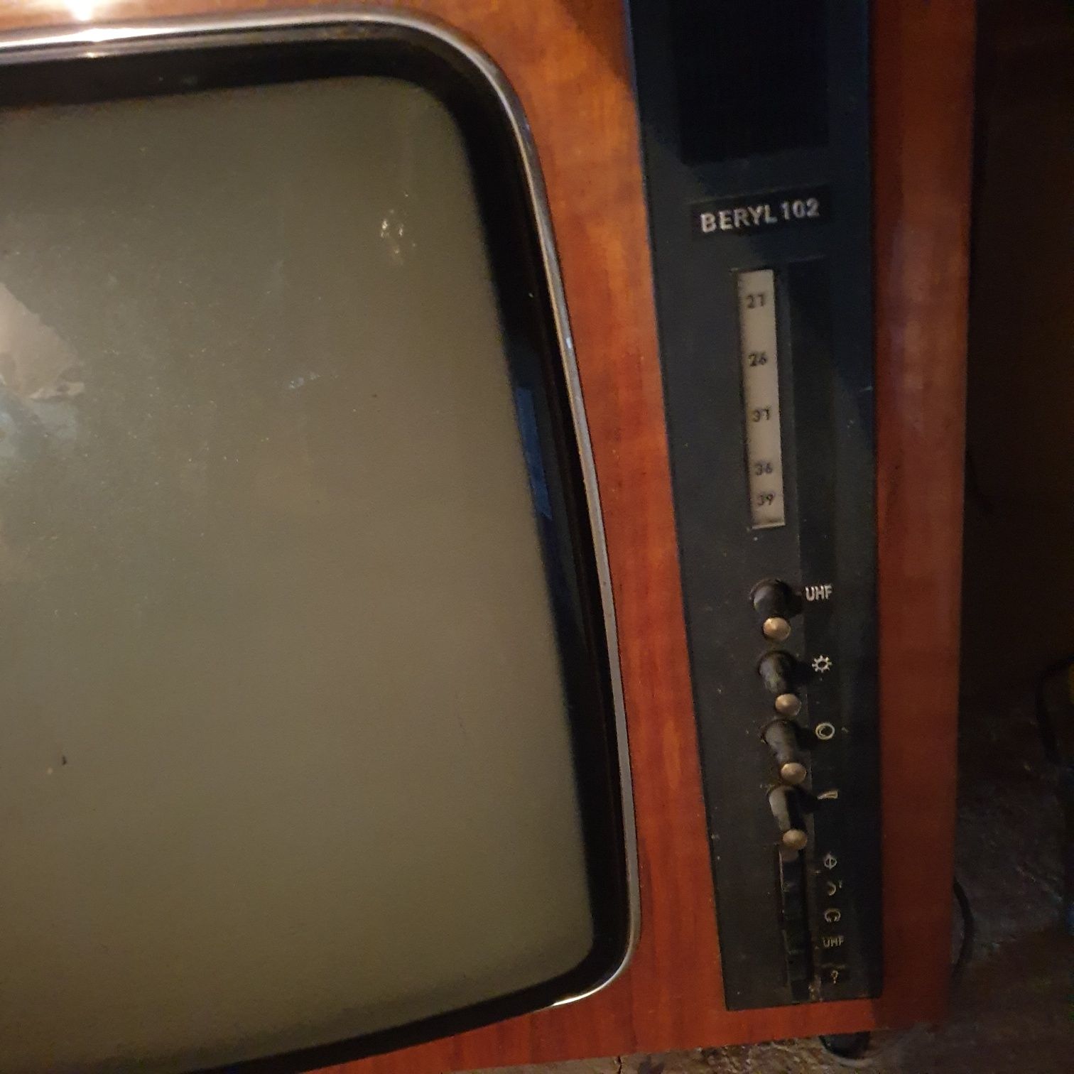 Kolekcjonerskie telewizory PRL Beryl 102 Unitra