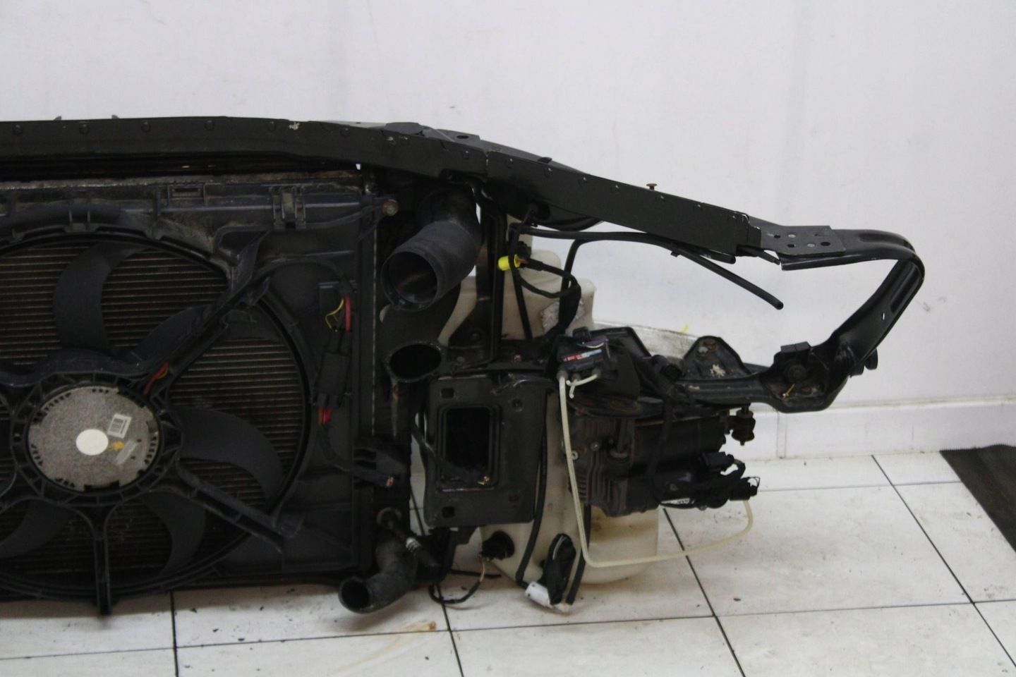 MERCEDES R KLASA W251 3.0 CDI AUTOMAT 2005R- PAS PRZÓD PRZEDNI CHŁODNICE