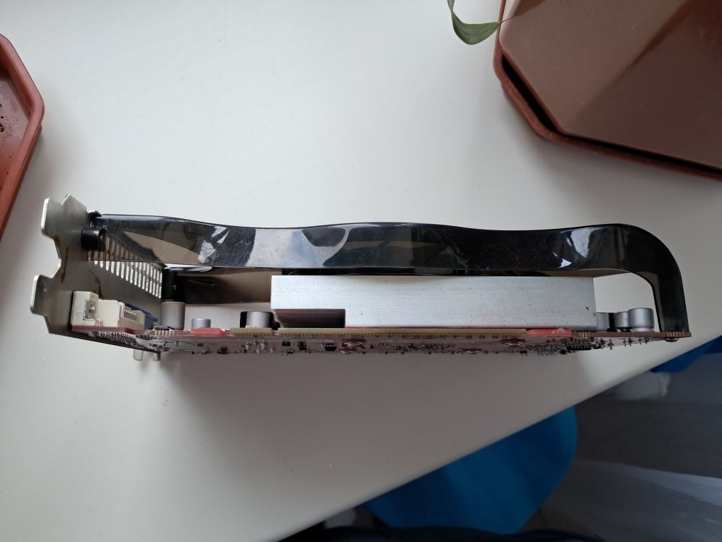 Відеокарта qiqabait gts 250  1024 GDD3 256 crt dvi hdmii