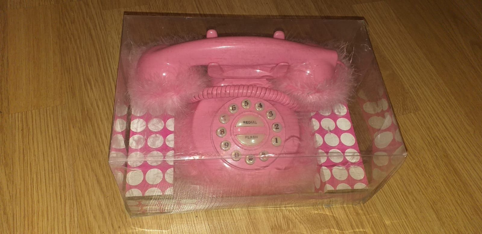 Telefon stacjonarny z futerkiem