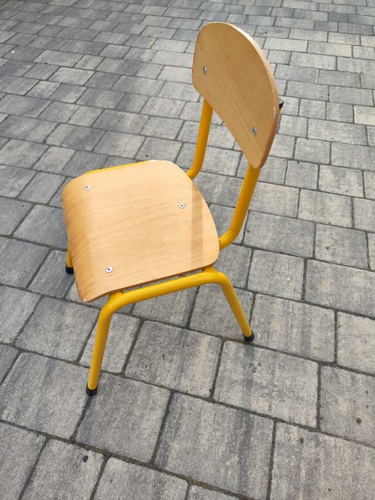 Krzesła przedszkolne Karolek 2, plus gratisy.