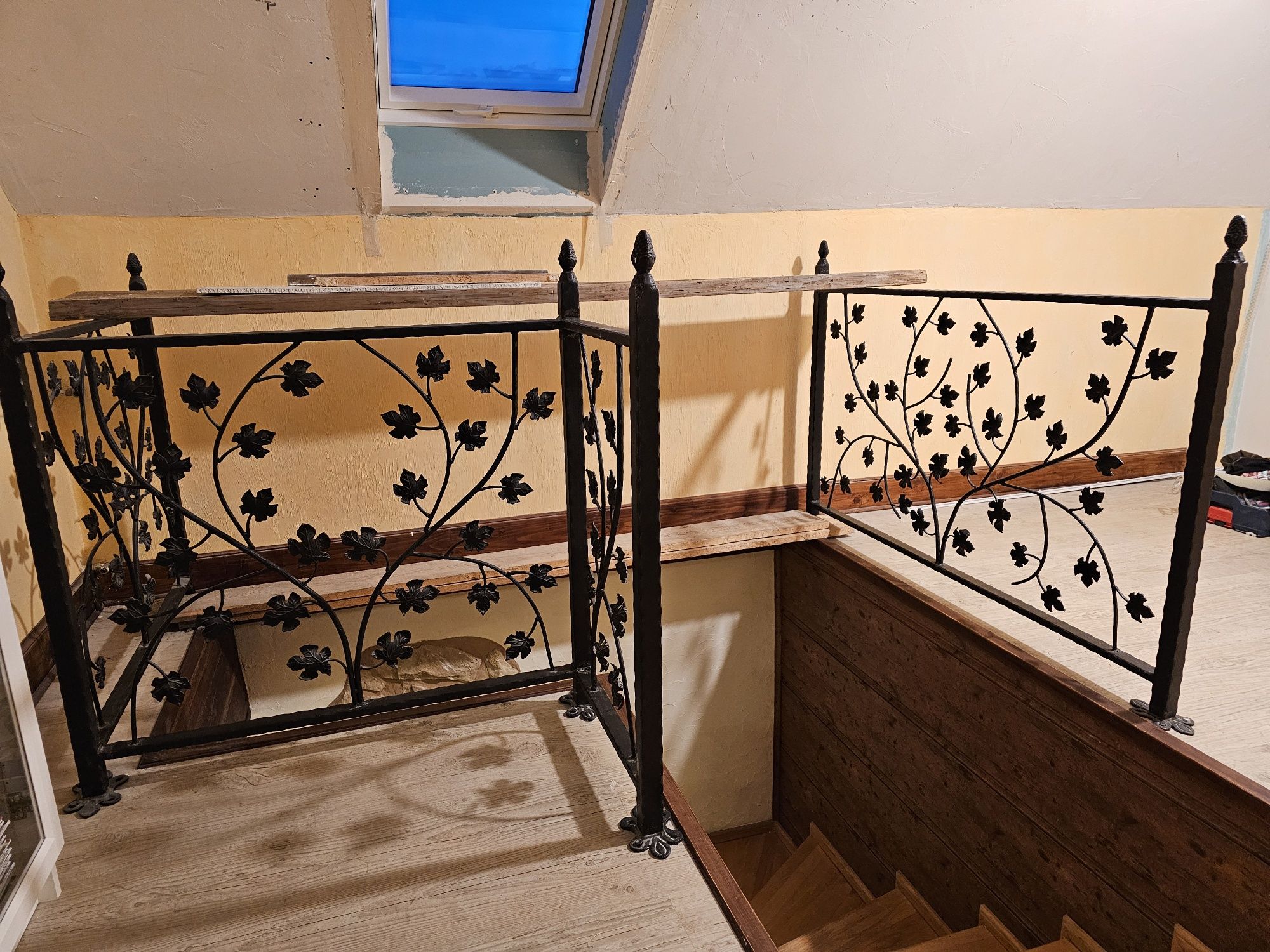 Balustrady kute liście- metaloplastyka