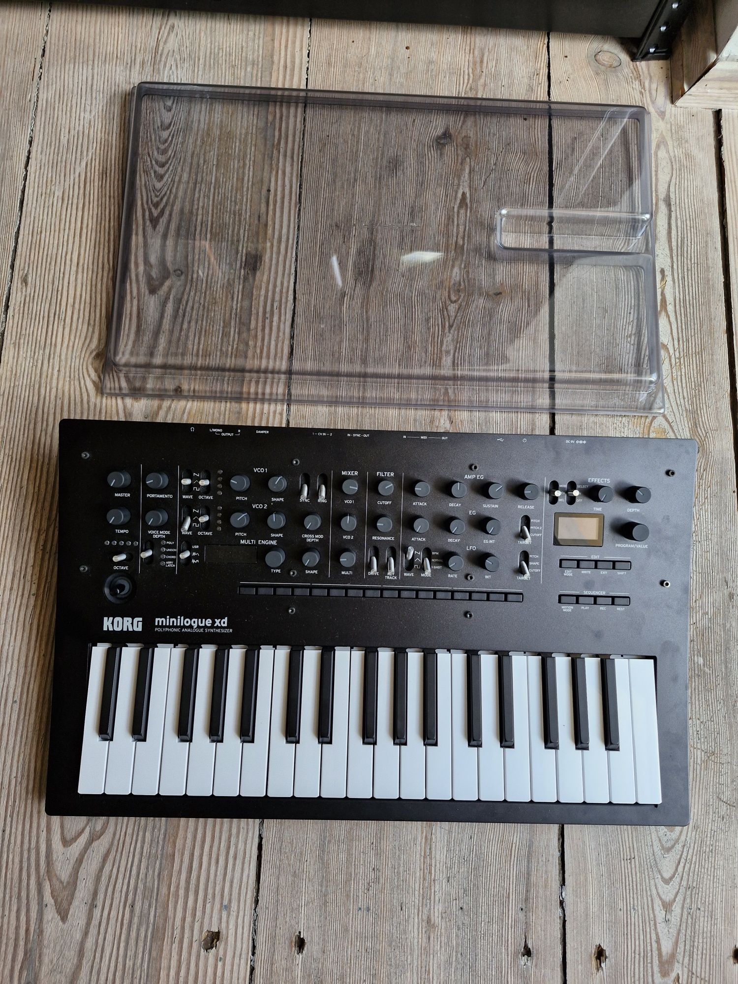 Syntezator Korg Minilogue XD + torba ochronna Thomann Bag + Decksaver