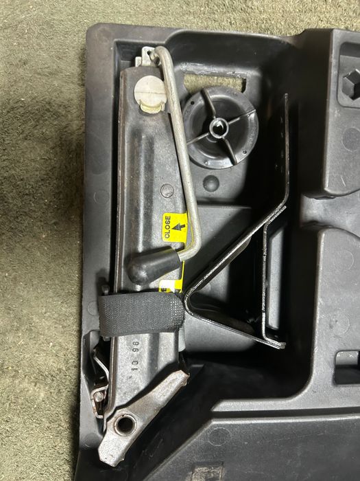 BMW Z3 zestaw naprawczy KOŁO DOJAZDOWE LEWAREK KLUCZ wkretka