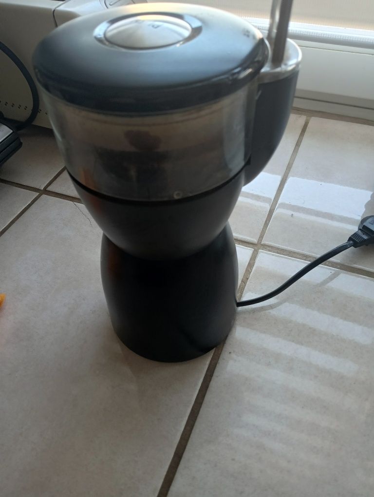 Młynek do kawy DeLonghi